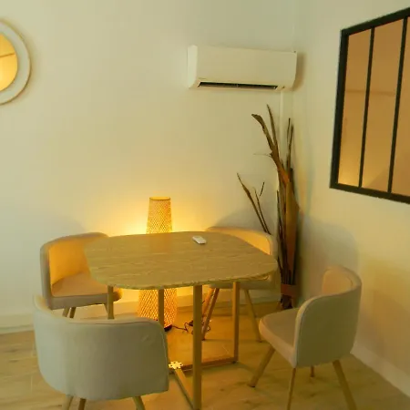 Charming Near With Parking In By Weekome Lägenhet *