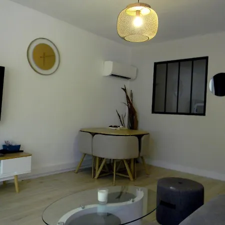 Charming Near With Parking In By Weekome Lägenhet *